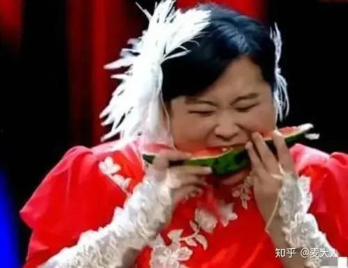 娱乐吃瓜贾玲,娱乐界的“吃瓜女王”，笑料百出的人生